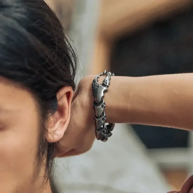 Прочный мужской браслет на руку со скорпионами прочный из сплава аксессуар