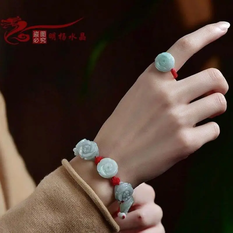 Браслет из натурального нефрита с изумрудом и бусинами розы регулируемый