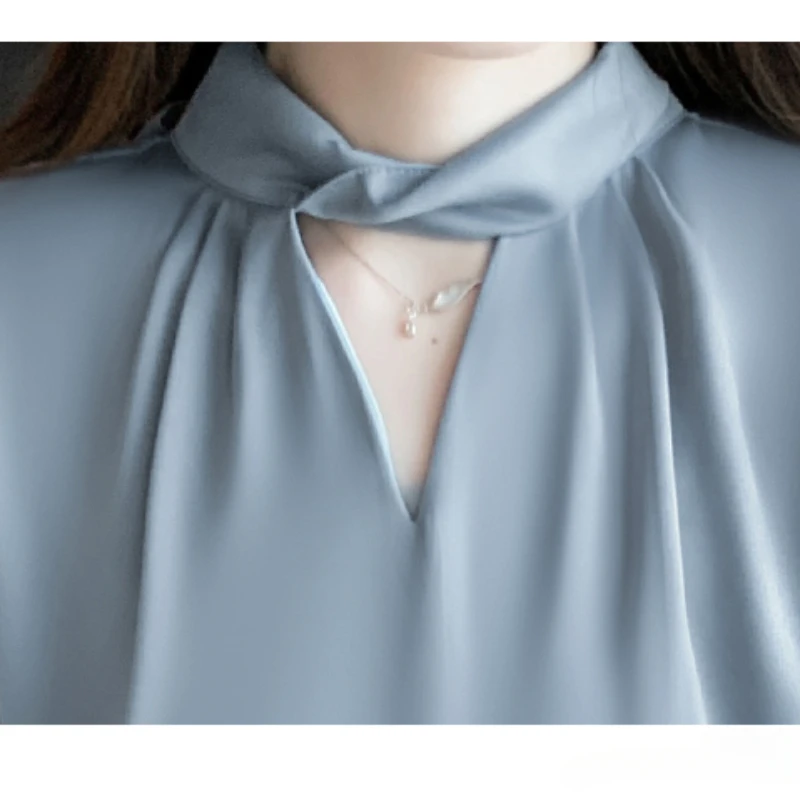 Рисунок 5 - Женская шелковая блузка с ленточным воротником