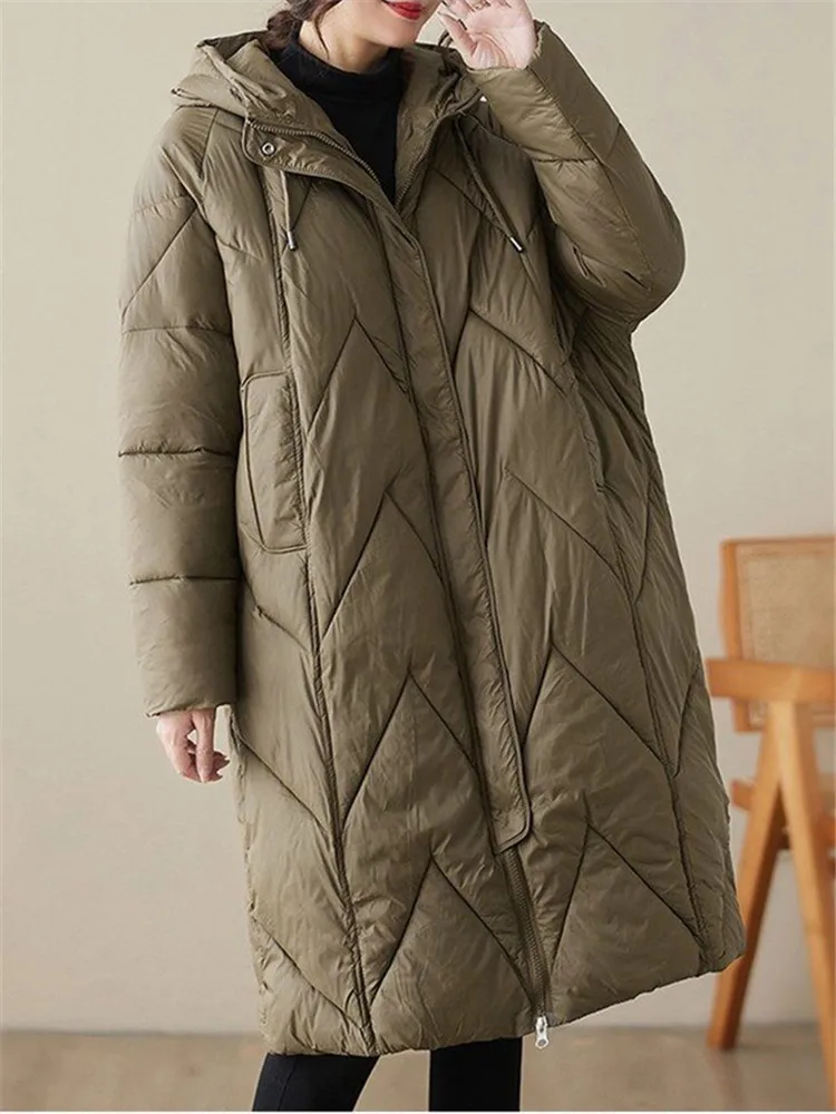Куртка женская зимняя стеганая средней длины с капюшоном и хлопковой подкладкой