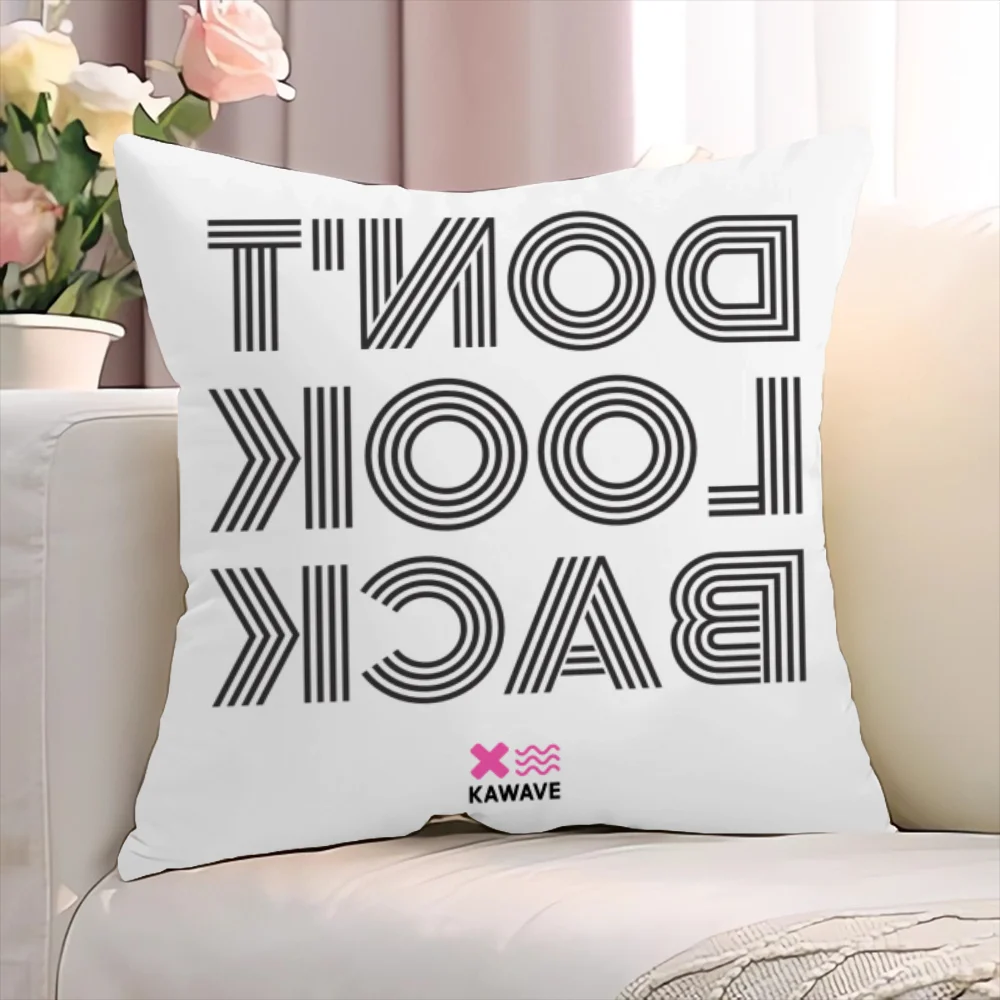 Декоративные подушки в стиле аниме с лозунгами 45x45