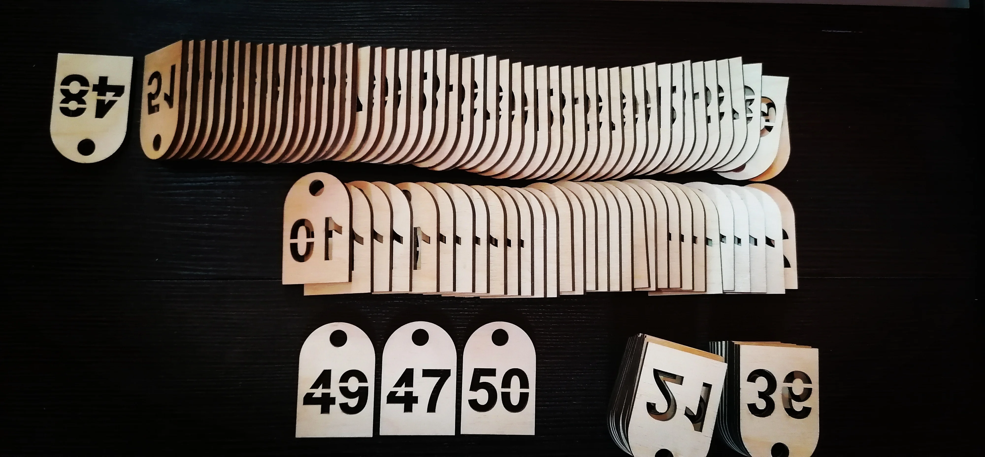 Номерки Гардеробные от 1 до 50 / полукруглые ушко 9 мм фанеры 4 |