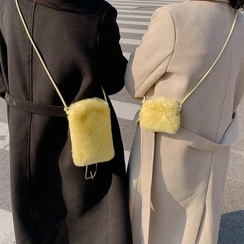 Winter Mini Solid Color Faux Fur Crossbody Bag for Women Luxury Designer Ladies Mini Phone Bag Soft Warm Plush Crossbody Bag2022