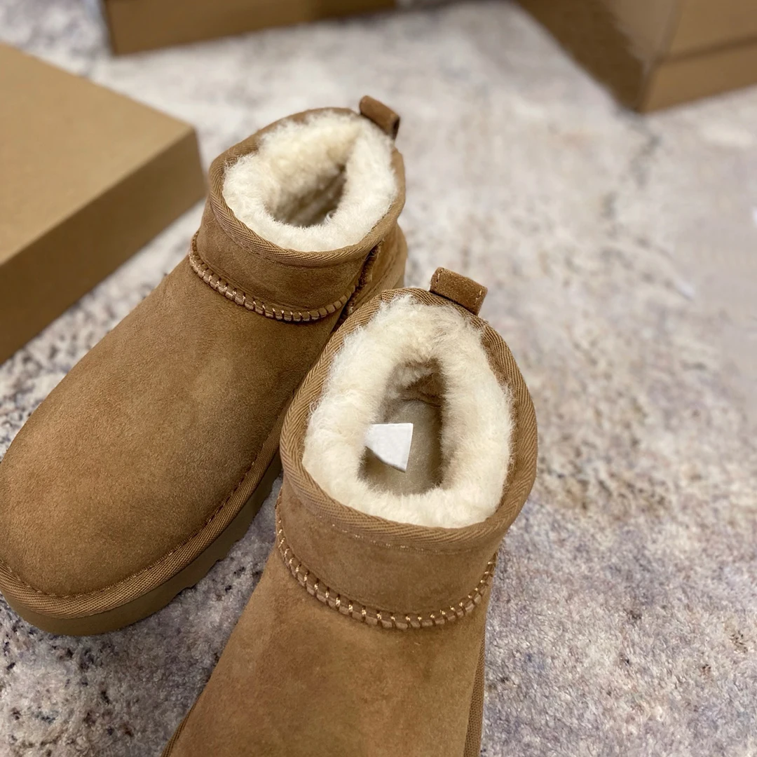Женские зимние сапоги из плотного плюша на резинке