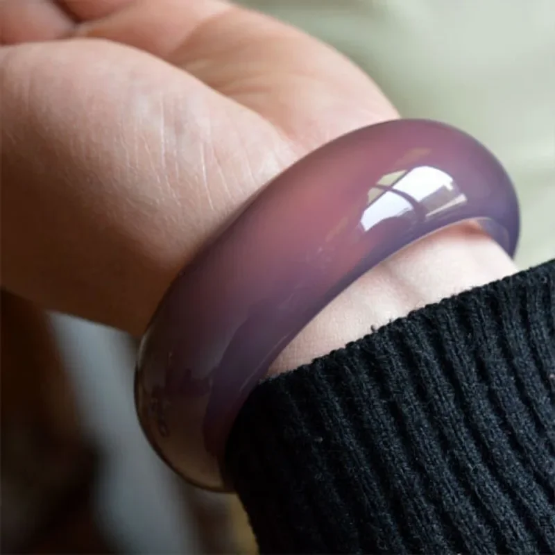 Широкий женский браслет из халцедона Emperor Purple нефритовый фиолетового цвета