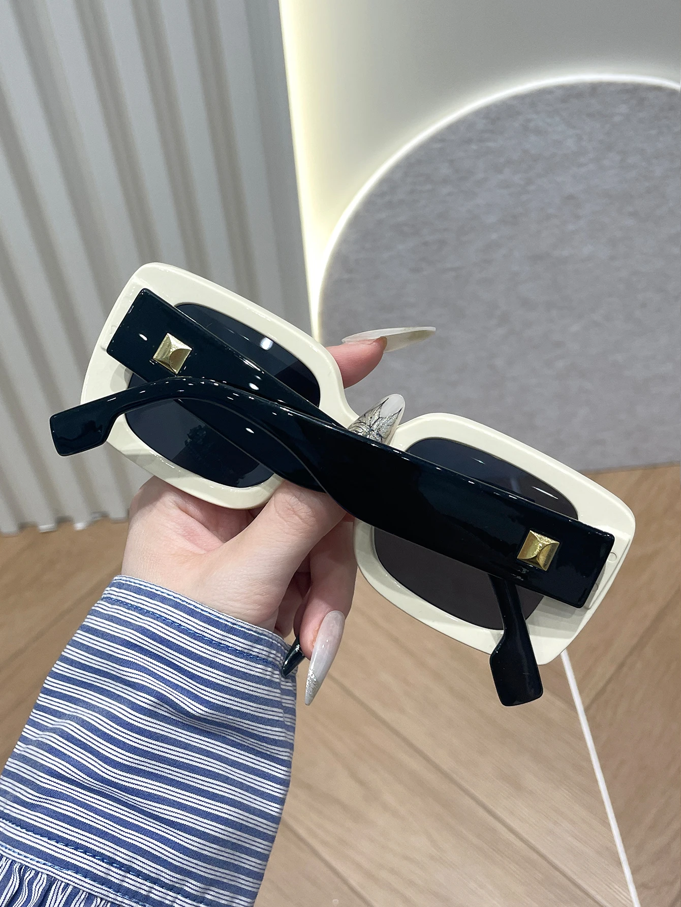 1 шт. модные солнцезащитные очки унисекс в пластиковой оправе