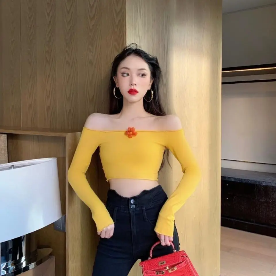 

Summer new retro cute sexy word-neck short T-shirt women's all-match self-cultivation small flower decoration long-sleeved top