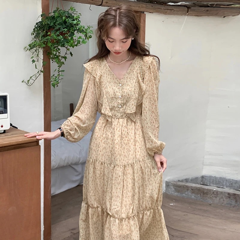 

Clothland Women Vintage Floral Midi Dress V Neck Ruffles Elastic Waist A Line Retro One Piece Chiffon Mid Calf Dresses QC951