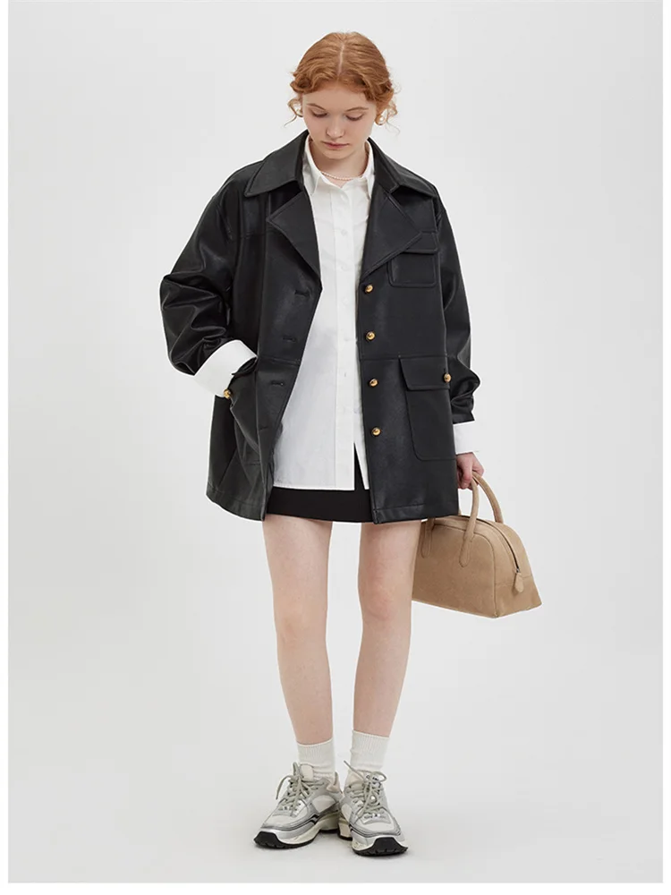 Рисунок 3 - Женская кожаная куртка с отложным воротником MOLAN