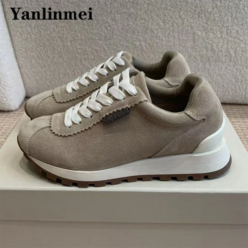 Классические кроссовки женские повседневные туфли на шнуровке с бусинами