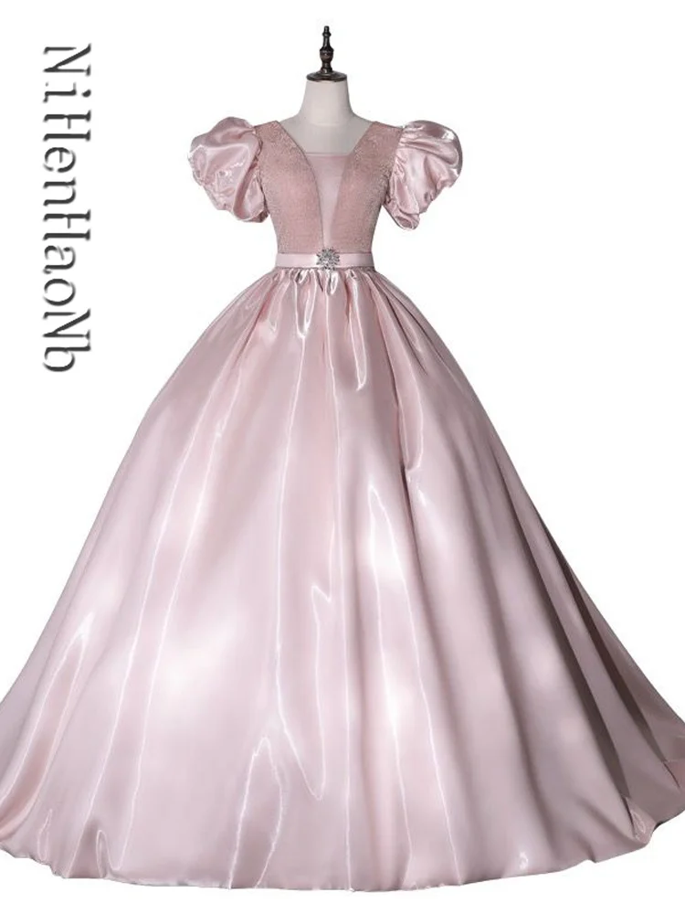 

Вечернее платье до пола с V-образным вырезом и коротким рукавом