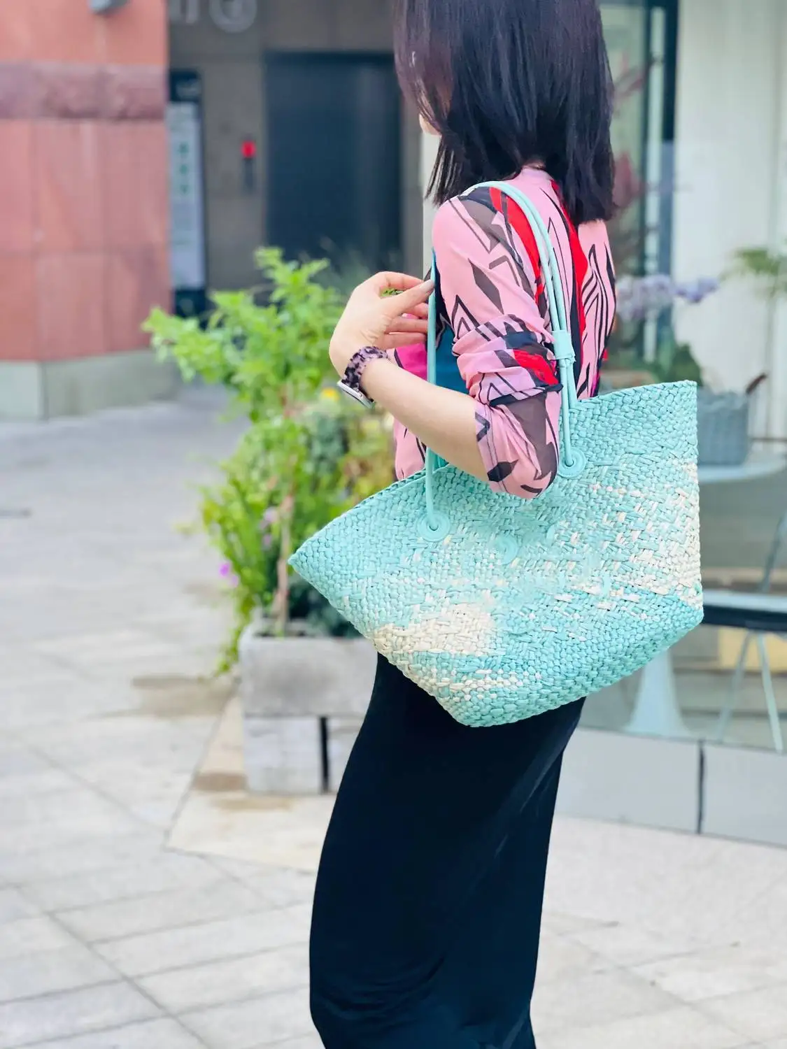 

Anagram basket bag in iraca palm and calfskin