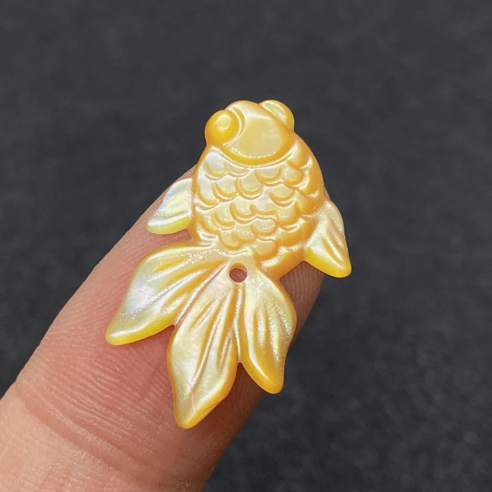 

Natural Yellow Shell Beads Carved Fish Shape Jewelry DIY Making Bracelet Necklace Earring Charms Accessory High Quality Pendants