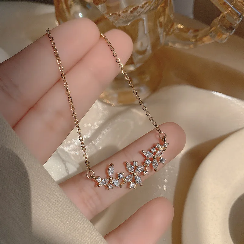 

2022 Titanium Steel Gold Color Luxury Crystal Flower Pendant Necklace Wedding Jewelry