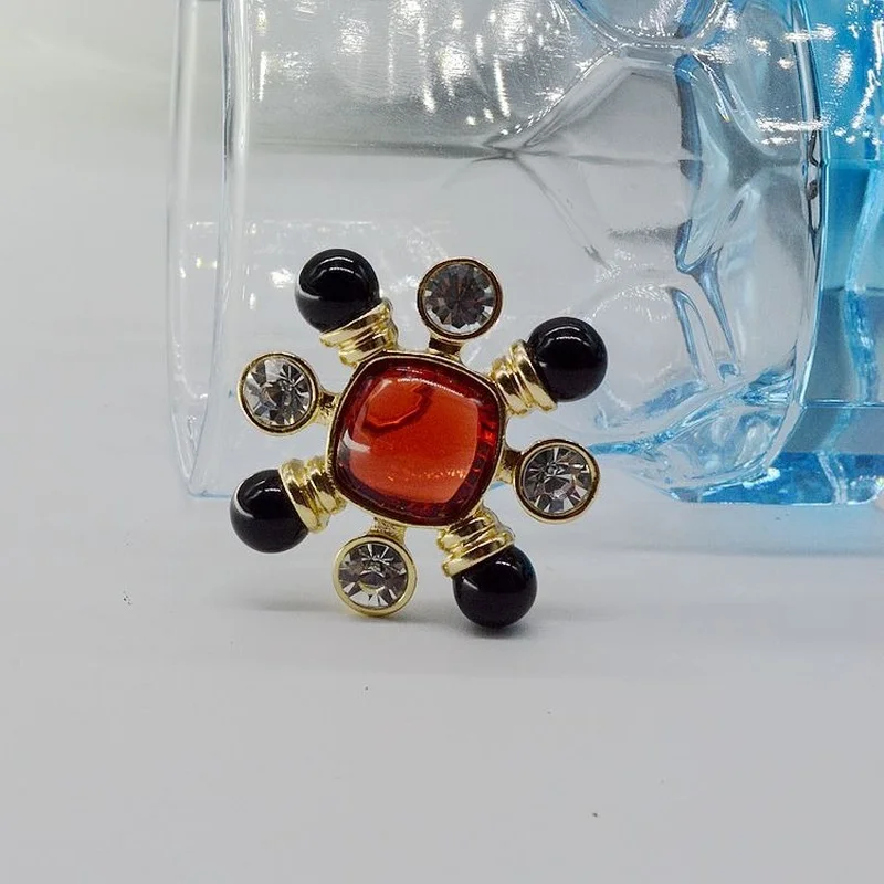 

Baroque Vintage Cross Gold Color Color Plated Crytal Rhinestones Imitation Pearls Pin Brooch for Women Jewelry Gifts