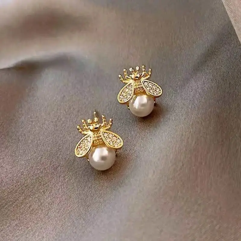 

Серьги-гвоздики в Корейском стиле с жемчугом и Пчелкой