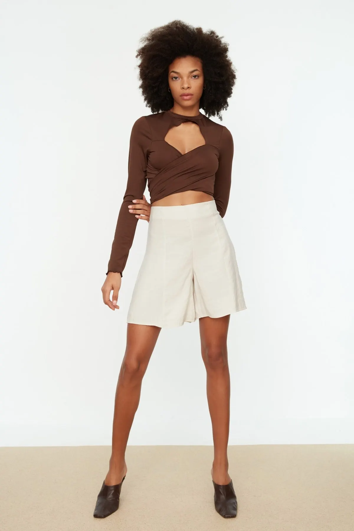 

Женская летняя укороченная блузка, коричневая суперкороткая вязаная блузка с завязками, популярный топ для девушек, Удлиненная рубашка