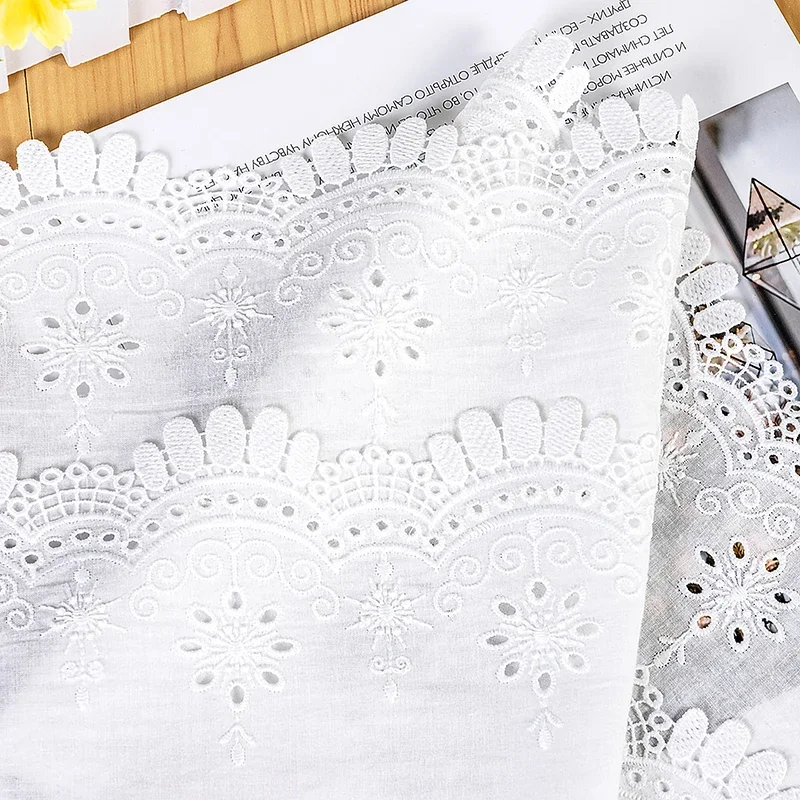 Кружевная ткань с вышитым белым цветком аппликация отделкой своими руками