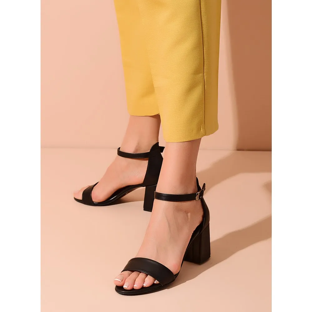 

Dorlie Heels Shoes Black Leather