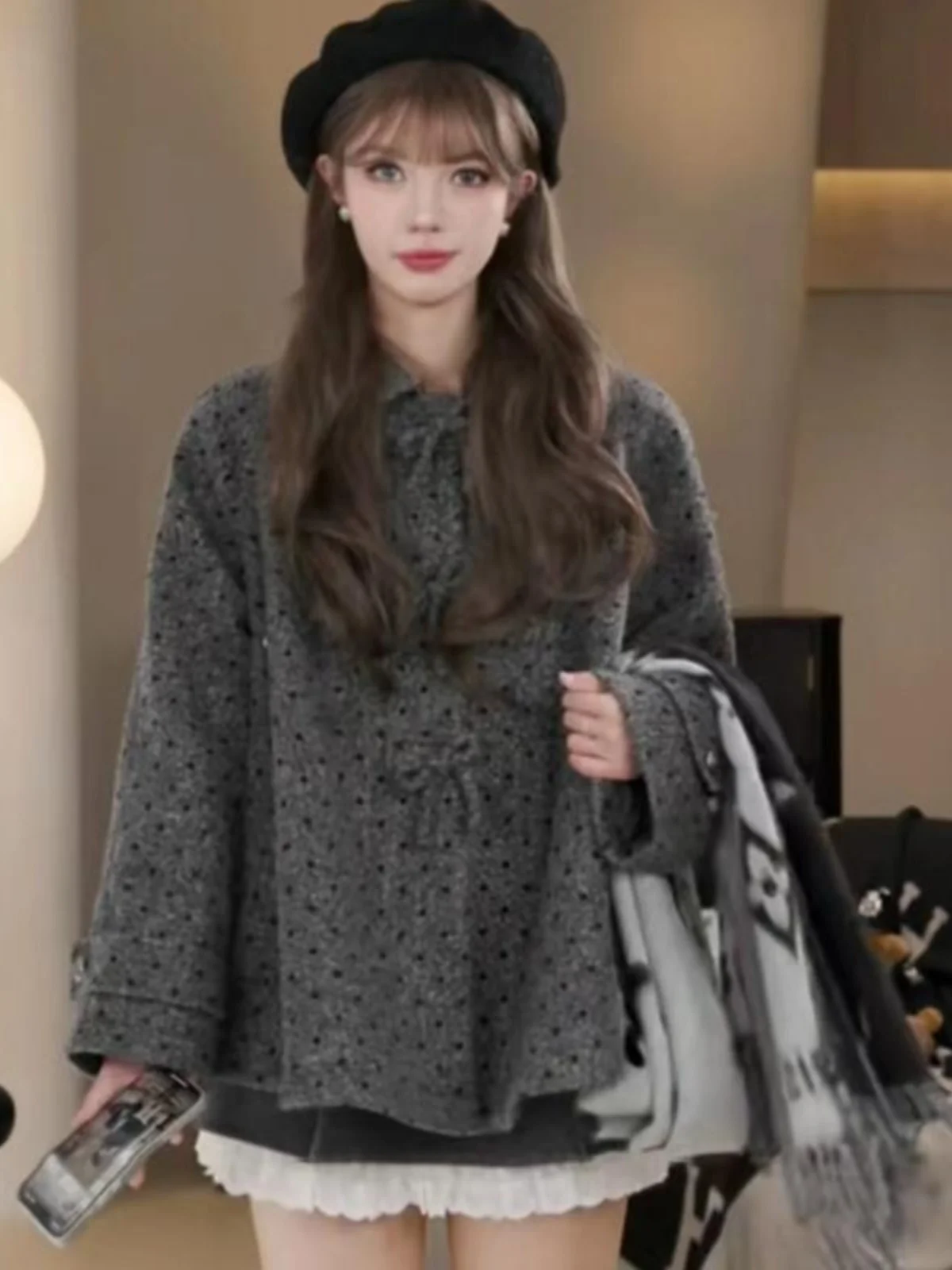 Серый шерстяной пальто средней длины с кукольным воротником в горошек женское