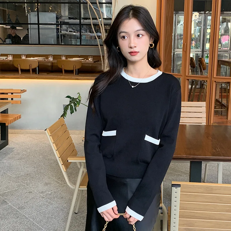 Женский свитер с карманами и круглым вырезом в стиле 90-х