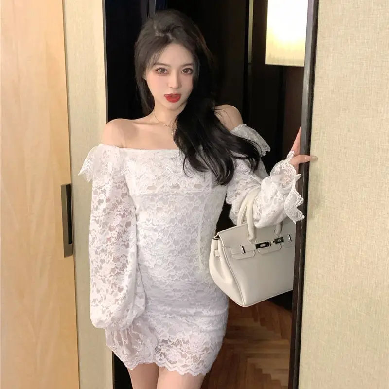 

Женское кружевное платье с одним плечом, белое платье с длинным рукавом