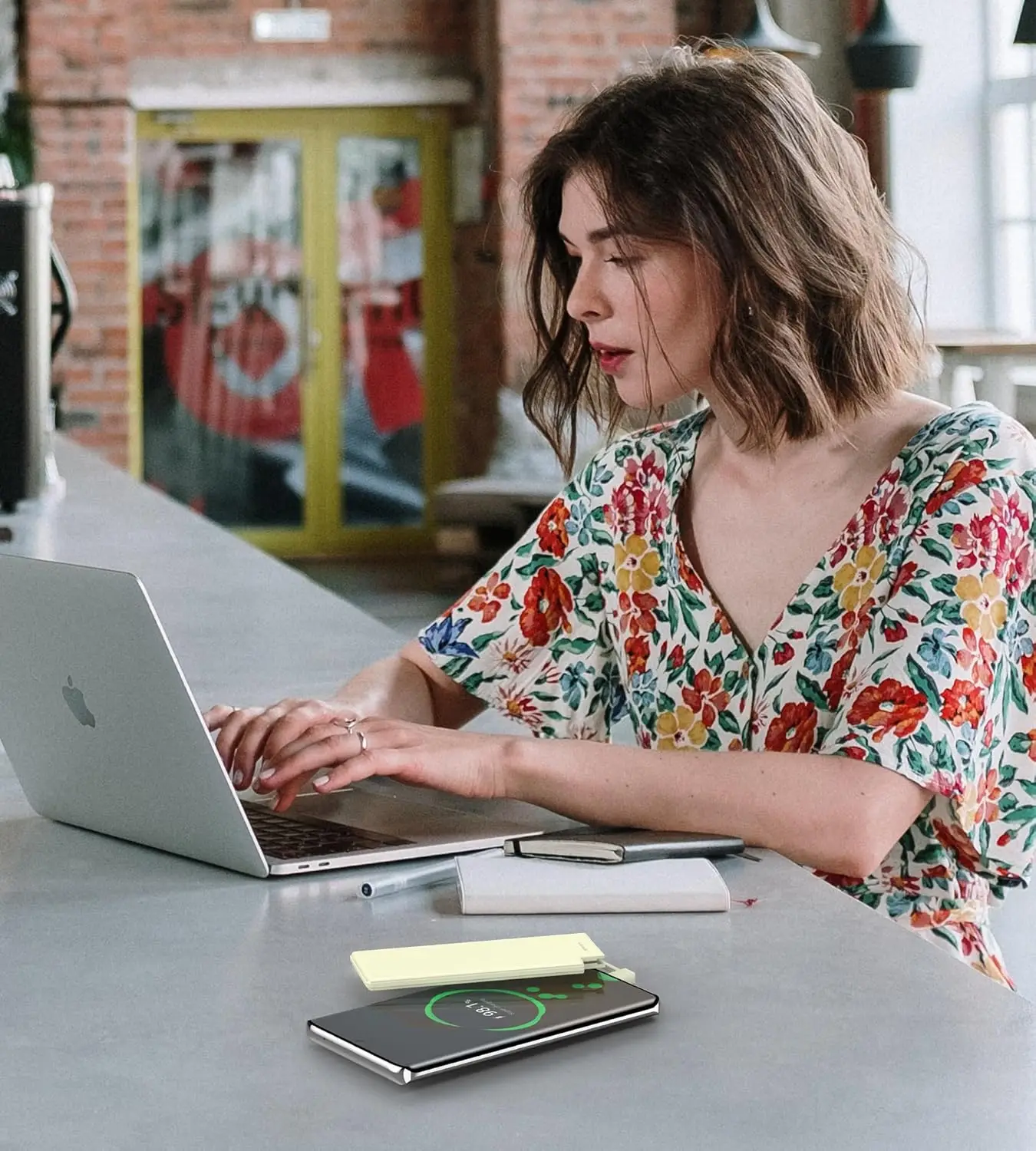 Auskang USB C ультратонкое портативное зарядное устройство 5000 мАч с встроенным