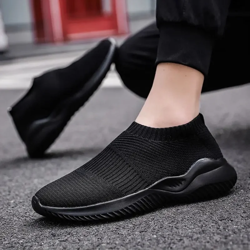 Spring and Autumn Men Shoes Flying Woven Breathable Slip-On Sneakers Mesh Outdoor Comfortable Lightweight Casual Sports Shoes