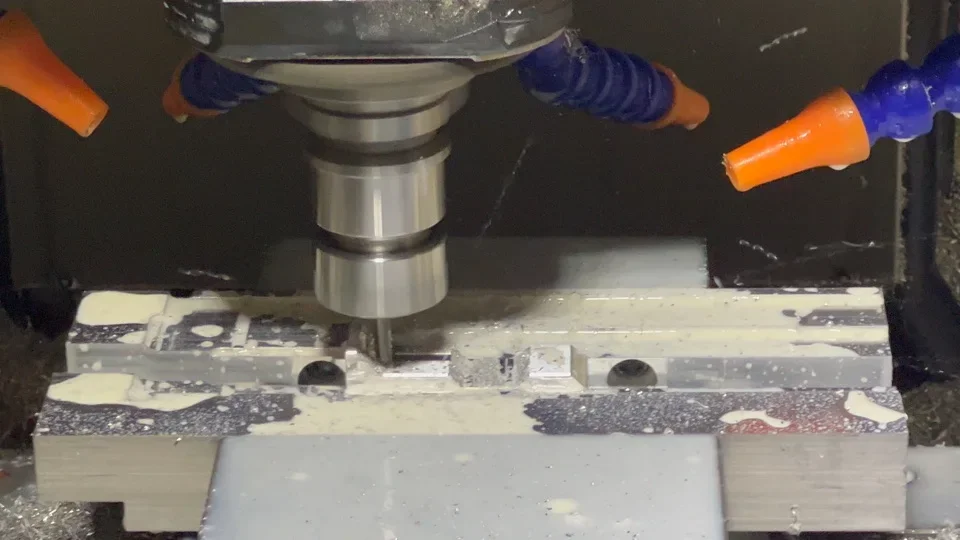 Обработка с ЧПУ Небольшой алюминий латунь нержавеющая сталь анодированная