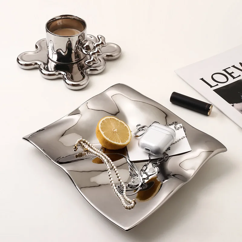 

Luxury Ceramic Fruit Plate Creative Silver Plates Ceramic Dishware Modern Salad Bowl Table Snack Storage Decorations Gift Ideas