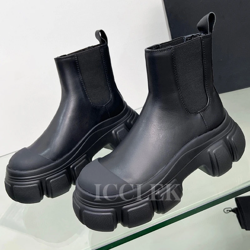 

Новинка осени 2023, женские короткие ботинки, уникальный дизайн подошвы шин, на платформе, Нескользящие ботинки, отбеливающая износостойкая женская обувь