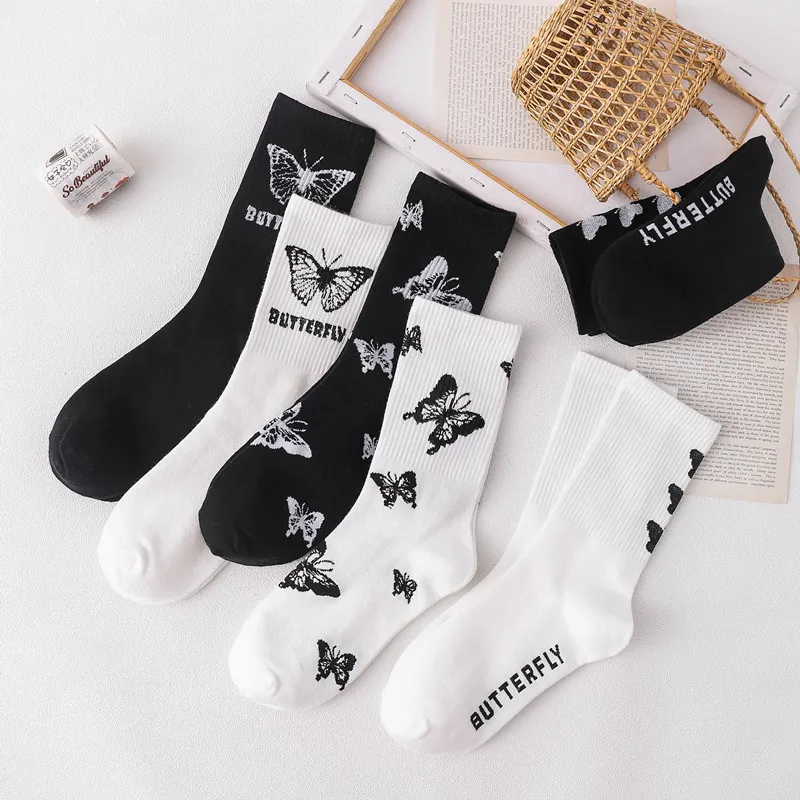 

Black White Cotton Women Socks Fashion Butterfly Pattern Socks Breathable Japanese Harajuku Socks Hip-hop Style Sock for Women