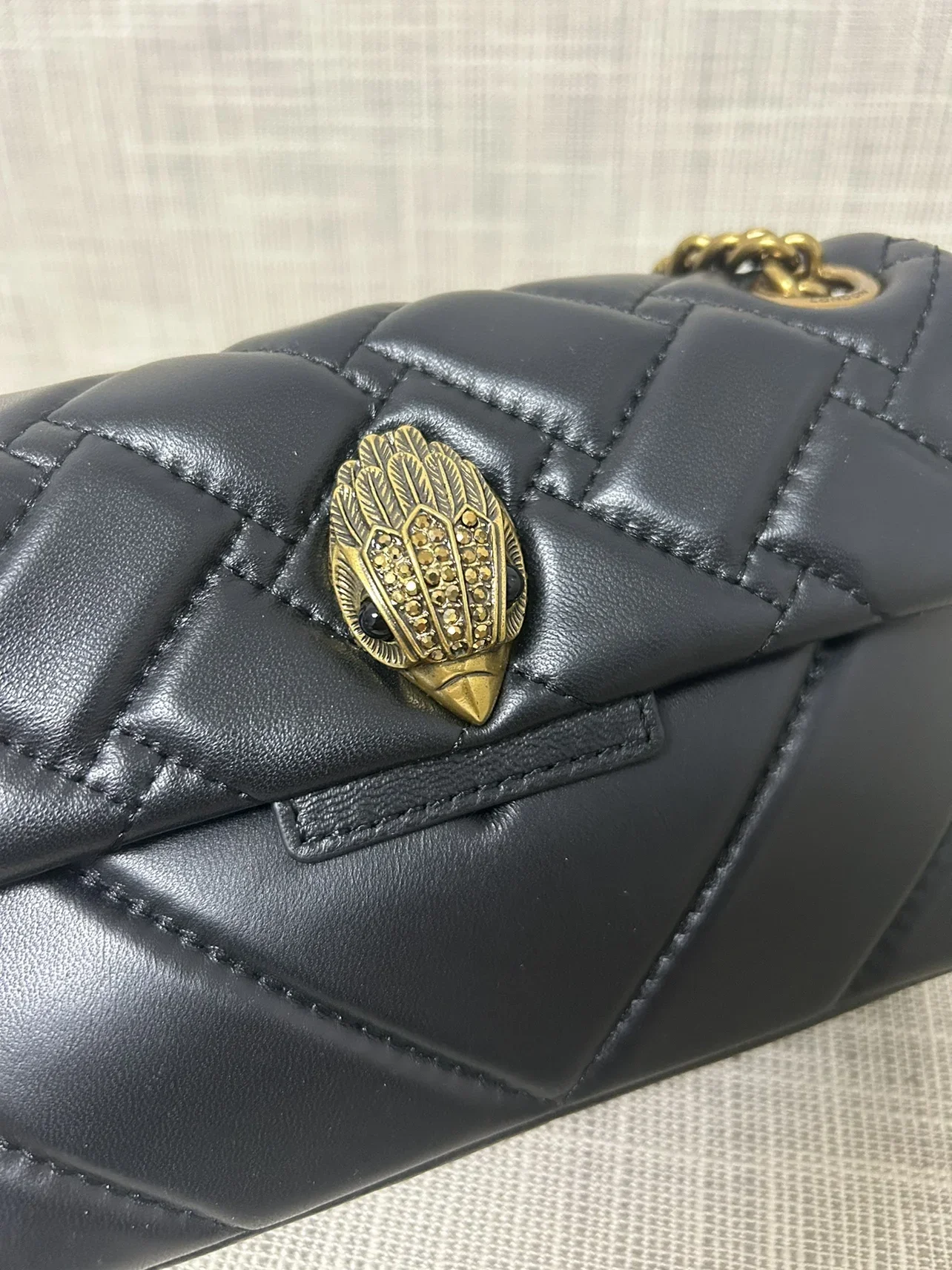 Сумка кросс-боди женская из натуральной кожи с цепочками