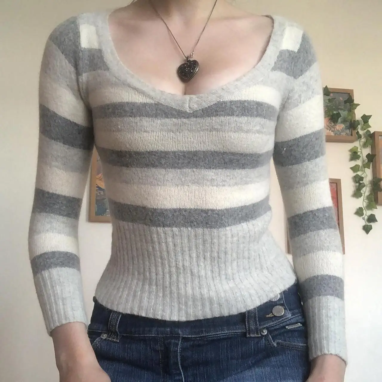 

Женский трикотажный топ в рубчик, повседневная облегающая футболка в полоску с длинным рукавом и V-образным вырезом, новинка весны и осени 2023