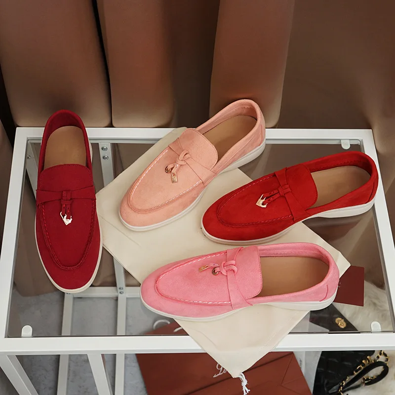 Лоферы из коровьей замши высокого качества с круглым носком на мягкой подошве |