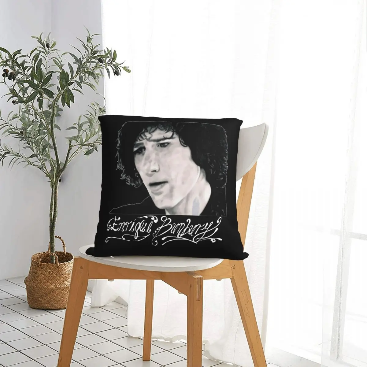 Наволочка квадратная испанская певица сарагоза Энрике бунбери