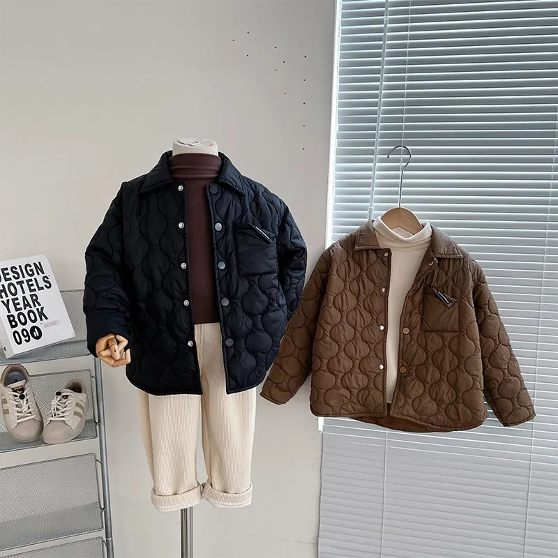 

Детская куртка из мягкого хлопка, с отложным воротником