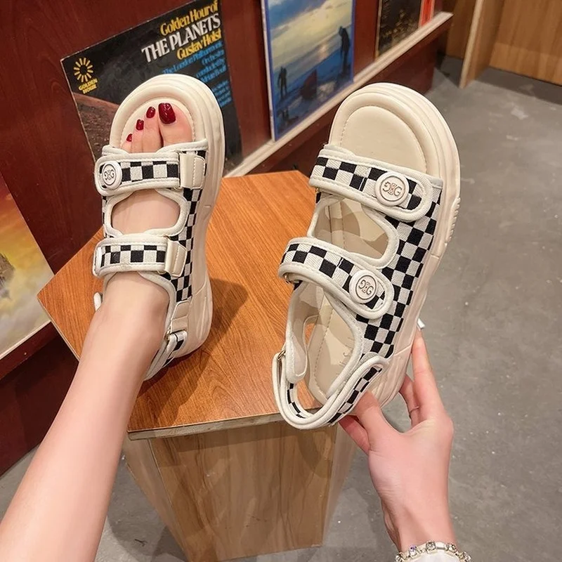 

Velcro summer sandals women's new fragrance black and white plaid platform muffin peep-toe beach sandals
