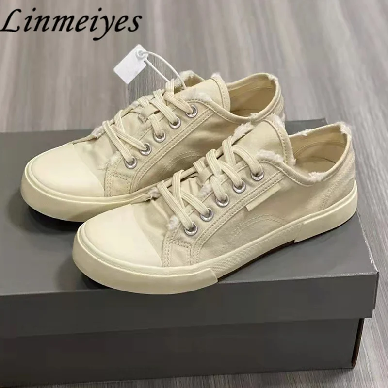 2022 New Canvas Shoes Women Casual Flat Shoes Man Lace Up Round Toe Black White Shoes Comfortable Sneakers Couple Shoes