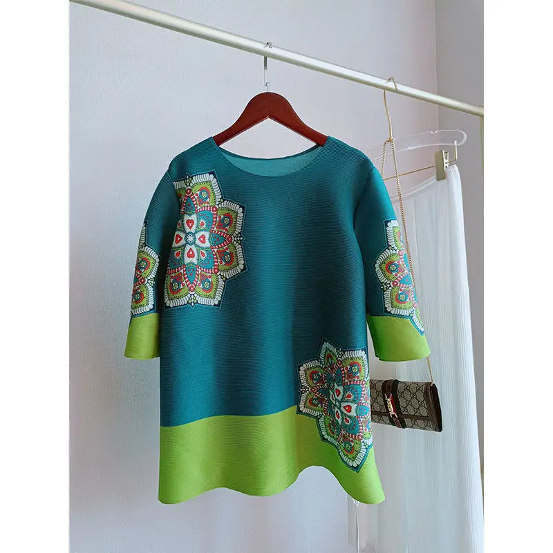 

Fashion pleated blouse 2022 summer new national wind stamp large size loose thin temperament wild T-shirt