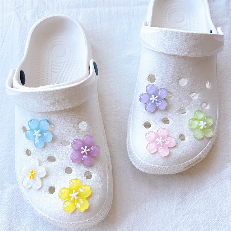 

Новинка 2023, набор из 8 красивых и милых туфель с цветами вишни, Кроксы, очаровательные садовые туфли, аксессуары, украшение, подарок для женщин и девочек