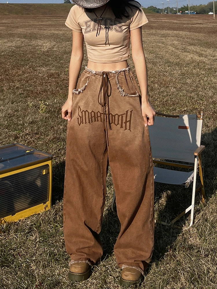 Рисунок 5 - Прямые женские джинсы в стиле ретро с потертостями