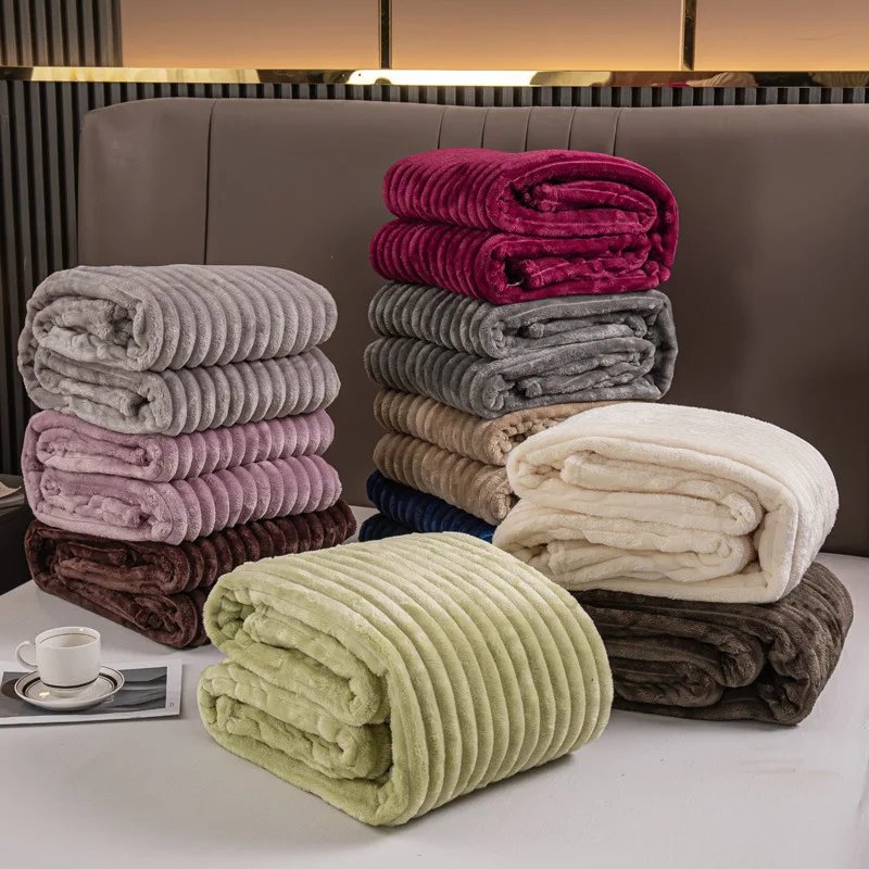 Шерстяное одеяло в широкую полоску