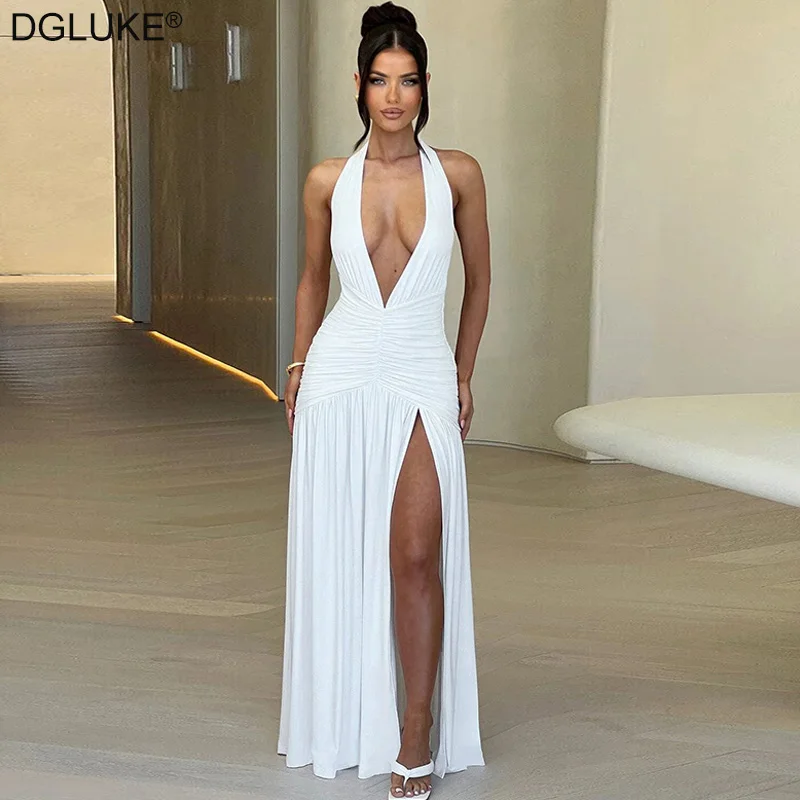 Женское длинное платье с лямкой на шее пикантное глубоким V-образным вырезом и