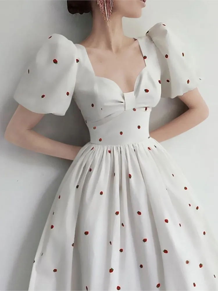 Платье трапециевидной формы с принтом клубники сексуальные платья коротким