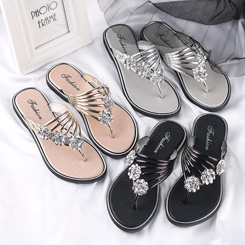 

Summer Women Luxury Flip Flops Crystal Flower PVC Strap Flat Heel Outdoor Beach Slippers Non Slip Sole Sexy Fashion Shoes Ladies