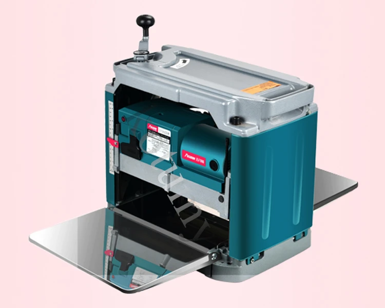 Строгальный станок для деревообработки