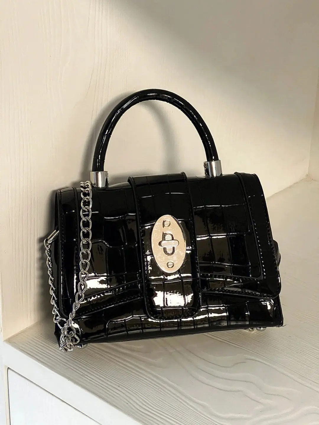 

Fashion Bag female high-grade texture foreign air chain patent leather locomotive 2023 niche hand shoulder crossbody small squa