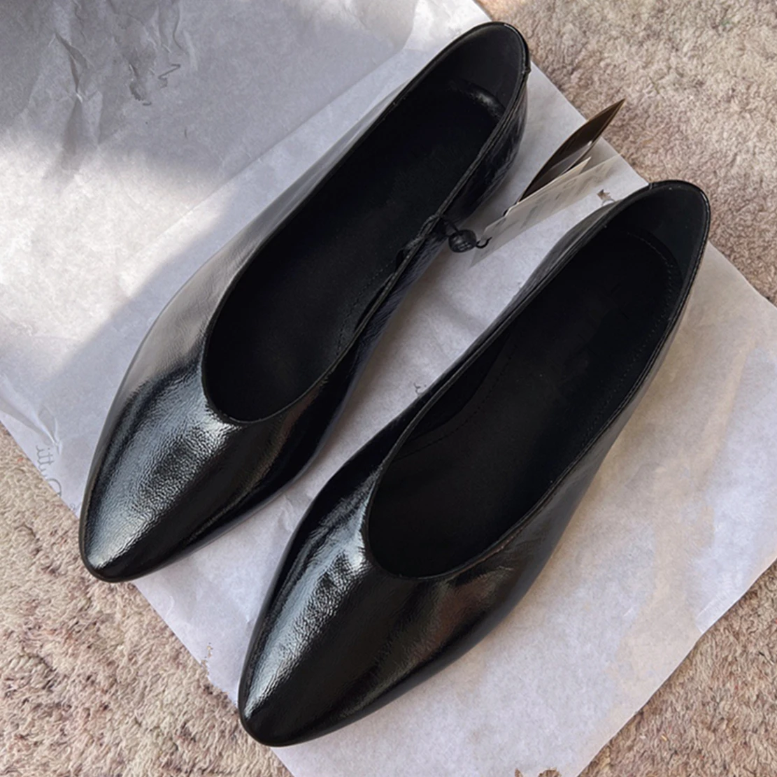 Withered England Fashion Office Lady Casual Flat Shoes Women Vintage Slip-On Pointed Loafers