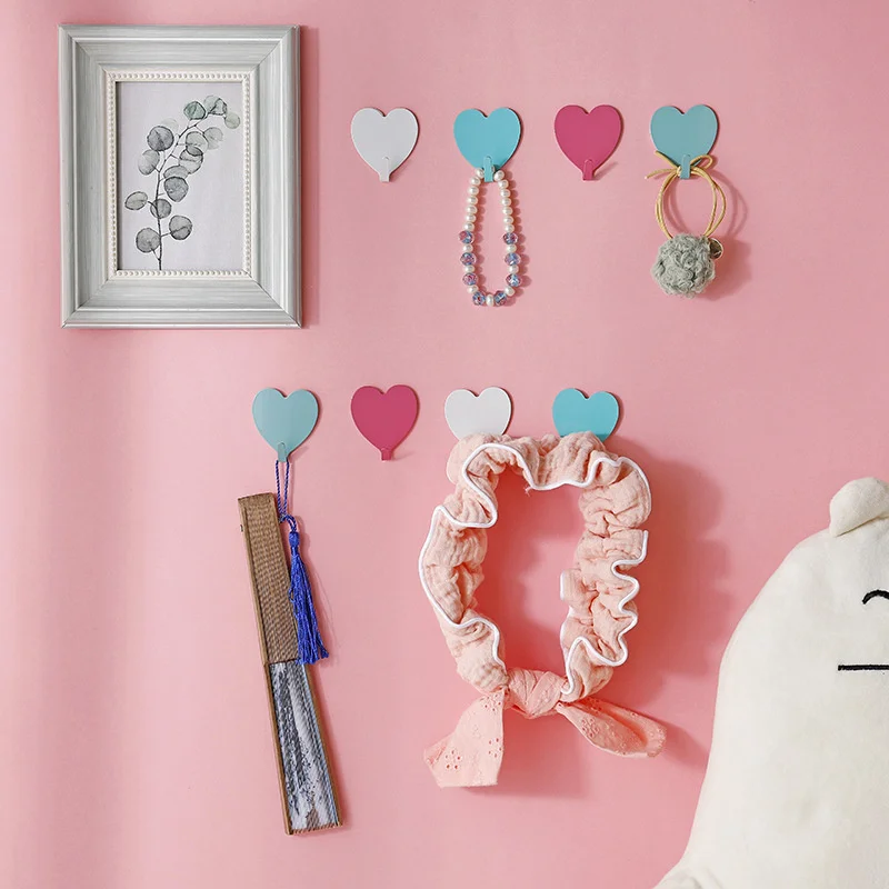 

5pcs Heart Shaped Home Wall Decor Hooks Self-adhesive Stainless Steel Punch-free Hooks Home Kitchen Bathroom Organizer Hooks